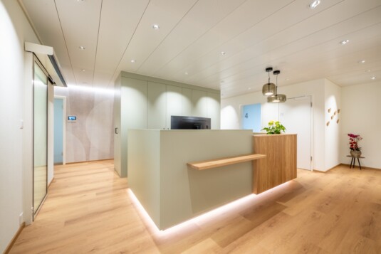 Zahnarztpraxis Heierle Aarau - Empfangsbereich